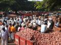 लासलगावी कांदा दरात उसळी - Marathi News | Lasalgaon onion prices soared | Latest nashik News at Lokmat.com