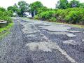 देवगाव-श्रीघाट रस्त्याची खड्ड्यांमुळे लागली ‘वाट’ - Marathi News | Devgaon-Shrighat road 'wait' due to potholes | Latest nashik News at Lokmat.com