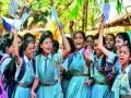 पाणावलेले डोळे अन् गळाभेट दहावीची परीक्षा : आठवले पहिलीपासूनचे शाळेचे दिवस - Marathi News | Eating out of the eyes and the scrutiny of 10th examination: Athavale's first ever school day | Latest nashik News at Lokmat.com