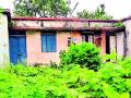 पोलीसदादांचे मोडकळीस आलेल्या निवासस्थानातच वास्तव्य - Marathi News | The police lived in a dilapidated residence | Latest vardha News at Lokmat.com
