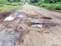 रस्त्यावर खड्ड्यांच्या साम्राज्यात वाढ - Marathi News | Growth in potholes empire | Latest vardha News at Lokmat.com