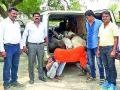 जनावर तस्करीत आलिशान वाहने - Marathi News | Animal smuggled luxury vehicles | Latest yavatmal News at Lokmat.com