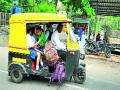 क्षमतेपेक्षा जास्त  विद्यार्थी वाहतूक - Marathi News |  More student traffic than capacity | Latest nashik News at Lokmat.com