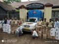 प्लॅस्टिक बाटल्यांच्या खाली लपविलेला विदेशी मद्याचा साठा जप्त - Marathi News | Seize foreign liquor stores hidden under plastic bottles | Latest kolhapur News at Lokmat.com