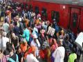 होळीचा उत्साह, रेल्वेगाड्या ट्रॅव्हल्समध्ये हाऊसफुल गर्दी - Marathi News | Holi excitement, train journeys house full crowds | Latest nagpur News at Lokmat.com