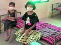 क्वारंटाईन सेंटरवर रमल्या दोन चिमुकल्या - Marathi News | Two little girls at the quarantine center | Latest amravati News at Lokmat.com