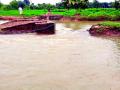 अर्धवट बांधकाम दुरुस्तीने दोन्ही बंधारे फुटले - Marathi News | Both dams burst due to partial construction repairs | Latest bhandara News at Lokmat.com