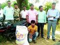 ९९ हजाराची विदेशी दारू जप्त - Marathi News | 99 thousand foreign liquor seized | Latest chandrapur News at Lokmat.com