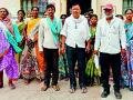 पाण्यासाठी महिलांची पंचायत समितीवर धडक - Marathi News | The women on the Panchayat Samiti | Latest chandrapur News at Lokmat.com