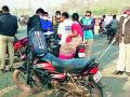 दुचाकीस्वारांना दंड, गर्दीचा प्रशासनाला ठेंगा - Marathi News | Two-wheelers fined, crowded administration slapped | Latest chandrapur News at Lokmat.com
