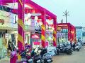 ग्राहकांना आकर्षित करण्यासाठी बदलला दुकानांचा लूक - Marathi News | Changed shop look to attract customers | Latest gadchiroli News at Lokmat.com