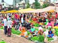 राजगुरुनगर बाजारात शेतकऱ्यांनाच मिळेना जागा - Marathi News | farmers have no place to BAZAAR In Rajgurunagar market | Latest pune News at Lokmat.com