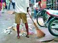 सफाई कामगारांना वेतनवाढ देण्याची मागणी - Marathi News | Demand for pay hike for cleaners | Latest nashik News at Lokmat.com