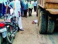 टिप्परखाली आल्याने वृद्धाचा मृत्यू - Marathi News | An old man died after falling under a tipper | Latest vardha News at Lokmat.com
