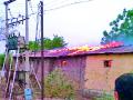 आगीत सहा घरांसह गोठा भस्मसात - Marathi News | In the fire, six houses were destroyed by the cattle | Latest yavatmal News at Lokmat.com