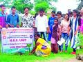 सोनखास शाळेत वृक्षारोपण ‘जेडीआयईटी’चे - Marathi News | Tree plantation at Sakhkhas school 'JDIET' | Latest yavatmal News at Lokmat.com
