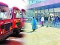 प्रवाशांचे हाल एसटी कर्मचाऱ्यांना पाहवेनात ! - Marathi News | ST employees do not see the condition of passengers! | Latest vardha News at Lokmat.com