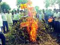 पूर्णानगरला शासनाचा प्रतिकात्मक अंत्यविधी - Marathi News | The symbolic funeral of the whole town | Latest amravati News at Lokmat.com