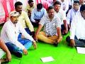 जि. प. बदली धोरणाविरुद्ध शिक्षकांचे धरणे - Marathi News | District Par. Teacher's recruitment policy | Latest chandrapur News at Lokmat.com