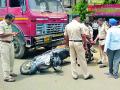 कॅप्सूल ट्रकची चार वाहनांना धडक - Marathi News | The capsule truck hit four vehicles | Latest chandrapur News at Lokmat.com