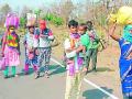 पायी प्रवास करून गाठले गाव - Marathi News | On foot reached to village | Latest gadchiroli News at Lokmat.com