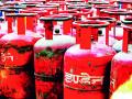 महागाईचा राक्षस जागा झाला; गॅस सिलिंडर 1006 रुपयांना ! - Marathi News | The monster of inflation woke up; Gas cylinder at Rs 1006! | Latest gadchiroli News at Lokmat.com