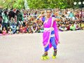 सांगलीत लावणी स्केटिंगचा विश्वविक्रम - Marathi News | World Record of Lonavla Skating in Sangli | Latest sangli News at Lokmat.com