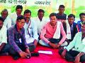 वेडदवासीयांचे तहसीलसमोर बेमुदत उपोषण - Marathi News | Incessant fasting in front of the tehsil of the Vedas | Latest yavatmal News at Lokmat.com