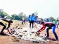 नगरसेवकाने हटवला ‘तो’ कचरा - Marathi News |  Corporator deleted 'then' garbage | Latest nashik News at Lokmat.com