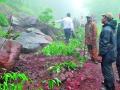 दीड किलोमीटरपर्यंत पहाड खचला - Marathi News | The mountain stretched for a mile and a half | Latest amravati News at Lokmat.com