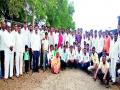 गिरणारे-वाडगाव रस्त्याच्या कामासाठी ग्रामस्थांचे आंदोलन - Marathi News |  Movement of villagers for the work of Girnar-Wadgaon road | Latest nashik News at Lokmat.com