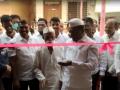संभाजीराव भिडे यांनी काढायला लावला आमदारांना मास्क - Marathi News | Sambhajirao Bhide made the MLAs remove their masks | Latest sangli News at Lokmat.com