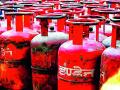 महागाईचा राक्षस झाला जागा! गॅस सिलिंडर 1025 रुपयांना - Marathi News | Inflation has become a monster! Gas cylinder at Rs | Latest bhandara News at Lokmat.com