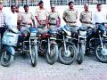 वाहने चोरणारी टोळी पडकली, १५ वाहने जप्त - Marathi News | The thieves steal the vehicle, 15 vehicles seized | Latest chandrapur News at Lokmat.com