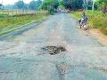 खड्डेमय रस्त्यामुळे अपघात वाढले - Marathi News | The bumpy road led to accidents | Latest gadchiroli News at Lokmat.com