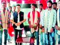 प्रवाशांना वाचविणाऱ्या युवकांचा सत्कार - Marathi News | Felicitation of the youth who saved the passengers | Latest gadchiroli News at Lokmat.com