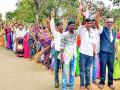 कंत्राटी सफाई कामगारांची धडक - Marathi News | Contract Workers Shock | Latest gadchiroli News at Lokmat.com