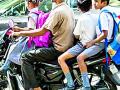 शहरात वाहतुकीच्या नियमांचे उल्लंघन - Marathi News | Violation of the traffic rules in the city | Latest gondia News at Lokmat.com