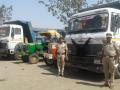 वाळूची चोरटी वाहतूक करणारे ४ ट्रक पकडले - Marathi News | 4 trucks carrying sandstorm seized | Latest jalana News at Lokmat.com