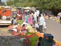 दिवसभरात विकतो फक्त अडीचशे रूपयांचाच भाजीपाला - Marathi News | It sells only two and a half rupees of vegetables throughout the day | Latest jalana News at Lokmat.com