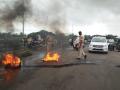 Maratha Kranti Morcha ओगलेवाडीत जाळपोळ; कऱ्हाडात महामार्ग रोखला, कडकडीत बंद - Marathi News | Maratha Kranti Morcha Arson in Olegayawadi; The highway was closed in Karhad, close to the hard candle | Latest satara News at Lokmat.com