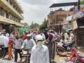 नांदगाव बाजारपेठेत गर्दी, नियमांचे उल्लंघन - Marathi News | Crowd in Nandgaon market, violation of rules | Latest nashik News at Lokmat.com