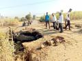 कळंभे-महिगाव रस्त्यावरील पूल ढासळला- पाटबंधारे खात्याच्या हलगर्जीपणाचा फटका - Marathi News | Bridge collapses on Kalambha-Mahigam road - The unfortunate incident of the Irrigation Department | Latest satara News at Lokmat.com
