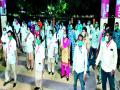 मालेगावी आरोग्य कर्मचाऱ्यांचे आंदोलन - Marathi News | Malegaon Health Workers Movement | Latest nashik News at Lokmat.com