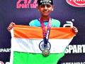 गोंदे दुमालाच्या युवकाने फडकावला तिरंगा - Marathi News | Gondi Dumala's youth threw a tricolor | Latest nashik News at Lokmat.com