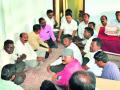 ‘ईओं’च्या कक्षात शिक्षकांचा ठिय्या - Marathi News | The teachers in the 'eo' room are stuck | Latest yavatmal News at Lokmat.com