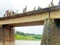 पैनगंगा नदी पुलाने घेतले आणखी तीन बळी - Marathi News | Three more victims of Penganga river bridge | Latest yavatmal News at Lokmat.com