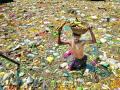 ‘ते’ निर्माल्यातून जपतात माणुसकीचा वसा - Marathi News | Use of fruits and flowers..thrown in lake | Latest nagpur News at Lokmat.com