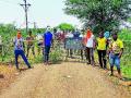 कोरोना प्रतिबंधासाठी गावसीमा बंद - Marathi News | Border of village closed for Corona restriction | Latest bhandara News at Lokmat.com