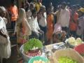 शिरसोलीत भाजी विक्रेते रहिवाशांमध्ये राडा - Marathi News | Vegetable vendors in Shirasoli pour into residents | Latest jalgaon News at Lokmat.com